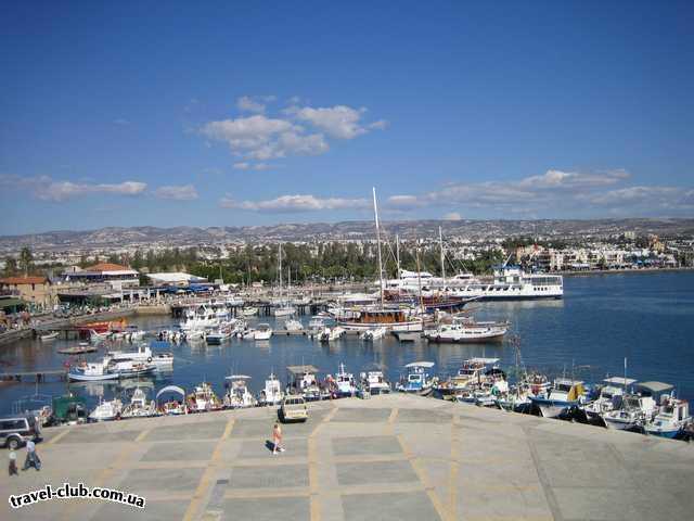  Кипр  Пафос  Paphos Amathus beach  Вид со старой крепости на гавань.