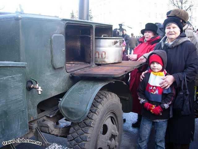  Россия  Тверь  16 декабря - солдатской кашей накормили всех.