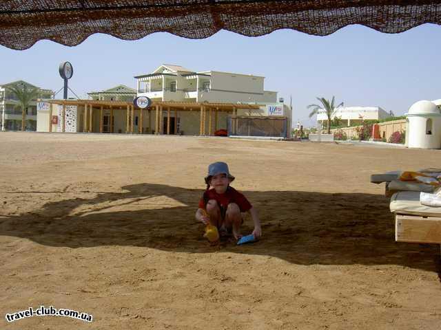  Египет  Хургада  Пляж. На фоне - дайвинг центр