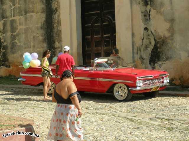  Куба  Тринидат  Свадебная машина и мать жениха.