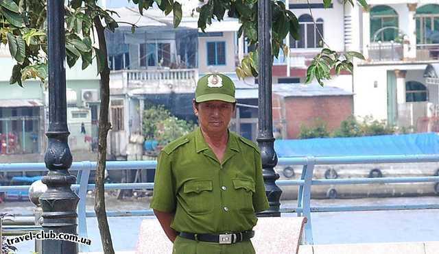  Вьетнам  Сайгон  Местный полисмен