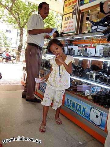  Вьетнам  Сайгон  Малышка..Тут принято под видом продажи лотареи культур