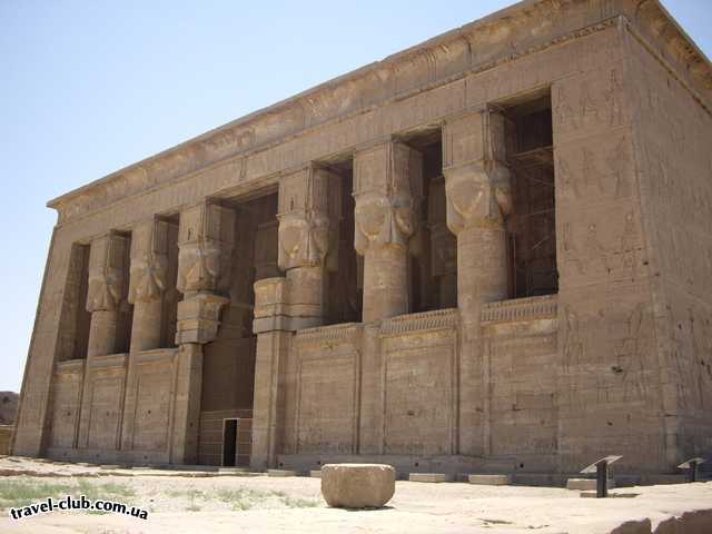  Египет  Хургада  Колоны и стены храма были ярко расписаны даже сейчас м