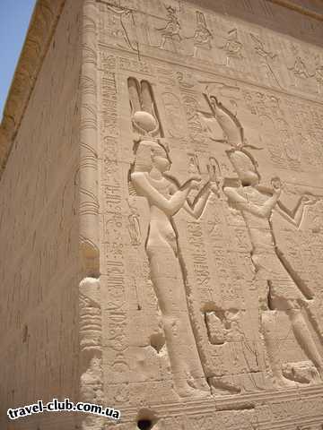  Египет  Хургада  Угол храма с изображениями богини