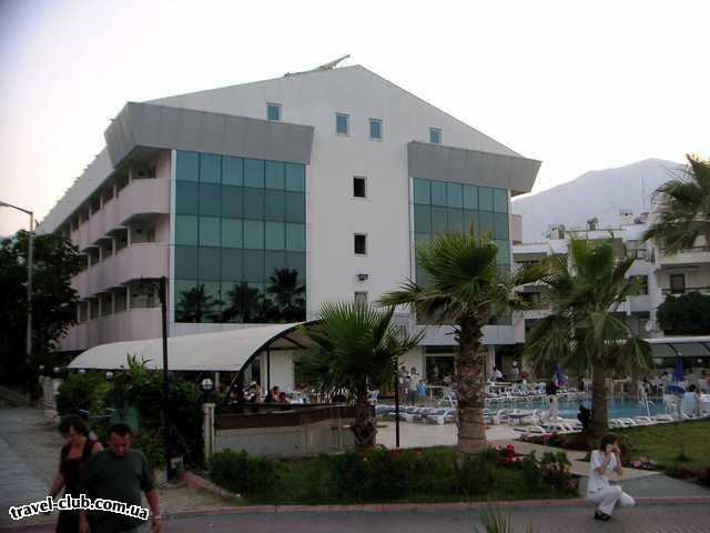  Турция  Кемер  Fame beach 4*  вид на отель с моря...симпатично???????