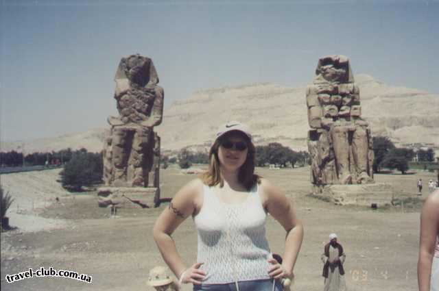 Египет  Хургада  Огромные статуи колоссов Мнемнона...Впечетляет...