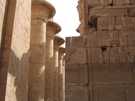 > Египет > Достопримечательности > Карнакский храм (Луксор)  Колосальные коллоны стоят в ряд, трудно представить  м�