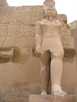 > Египет > Достопримечательности > Карнакский храм (Луксор)  Шагающий с левой ноги фараон, что должно означать что  �