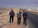 > Египет > Хургада > Grand azur (horizon) 4*  Прогулка (январь 2004г.). Слева вдали отель Санрайз. Ближе