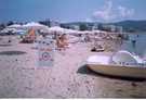  Болгария  Такие таблички стоят по всему радиусу пляжа на Солнечн