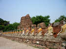 Таиланд  Аютхайя  Храм Wat Yai Chai Mongkol количество статуй Буды - впечатляет