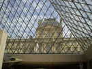 > Франция > Париж > Sequoia Lodge  Вид на Лувр из Пирамиды