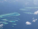  Мальдивские о-ва  атолл Адду остров Ган  Equator Village  Под крылом самолета ...