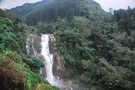 > Шри-Ланка  ..один из многих водопадов по пути в г.Нувара-Элия..