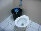 > Таиланд > Паттайя  Вода в общественном туалете расходуется экономно