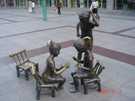 > Китай  Дзянзяган, скульптуры на главной пешеходнойой улице....