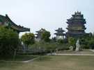 > Китай  Храм  наблюдения за течением реки Янцзы, На крышах вися