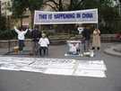  США  Америка  Нью-Йорк. Демонстрация против пыток в Китае на Юнион-ск