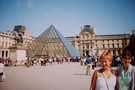  Франция  Париж  А во дворике Лувра отгрохали огромную теплицу-подогре