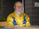 > Китай > Гонконг (Сянган)  Мастер Ушу.Ему 104 года.Показывал искусство в 3 видах...