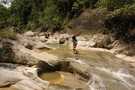  Вьетнам  Сайгон  скользкий скалистый ,ненадежный путь предлагают джунг
