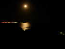  Хорватия  Пореч  Номер с видом на море: огни Пореча,лунная дорожка по мо