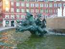 > Франция  фонтан на площади Масейна