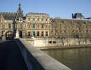 > Франция > Париж  Вид на Лувр с моста через Сену