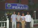  Турция  Анталия  Отель Peranis***,я (вторая слева)с работниками отеля и гидом